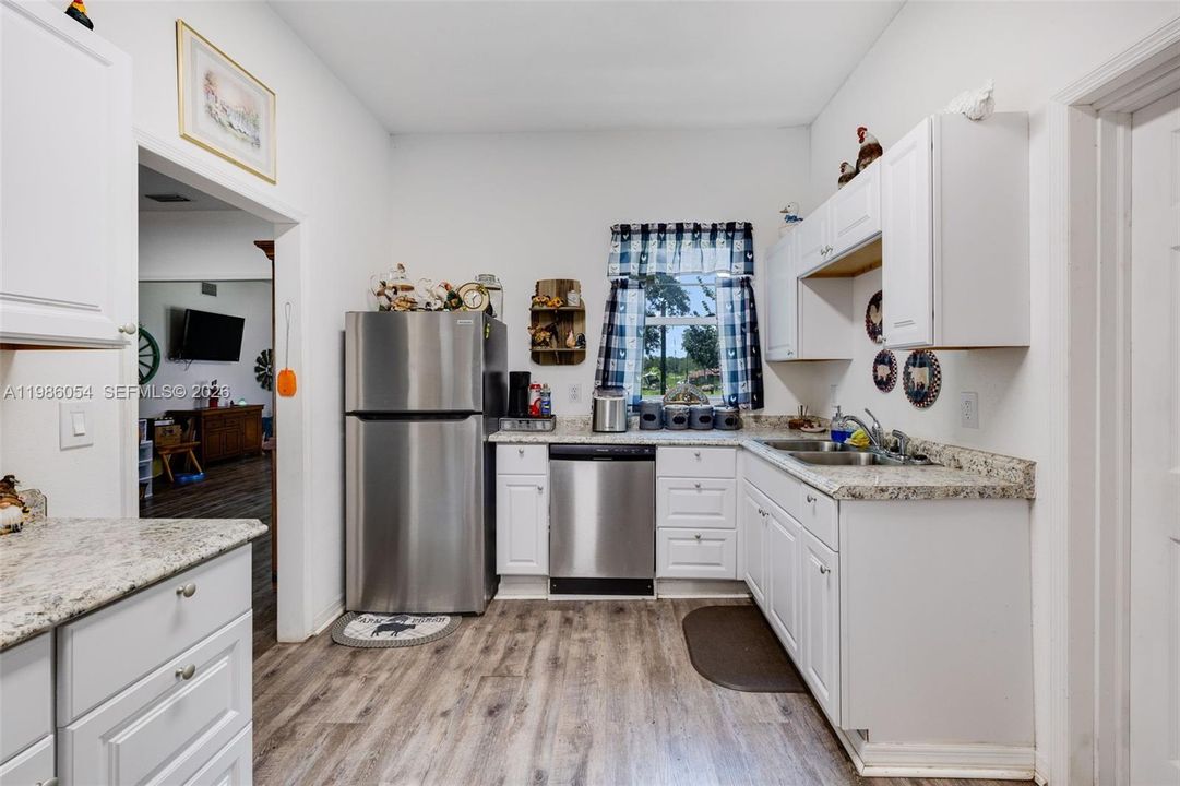 For Sale: $889,000 (3 beds, 2 baths, 1701 Square Feet)