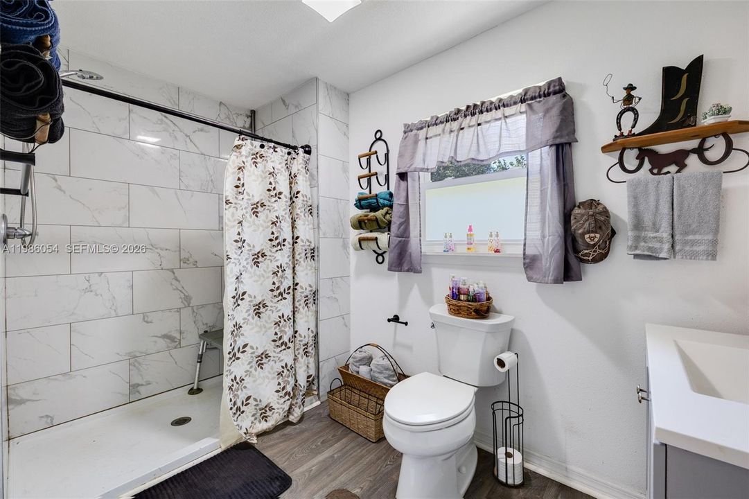 For Sale: $889,000 (3 beds, 2 baths, 1701 Square Feet)
