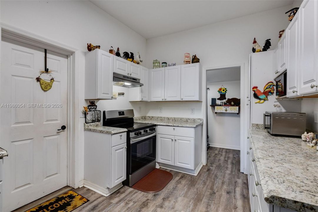For Sale: $889,000 (3 beds, 2 baths, 1701 Square Feet)