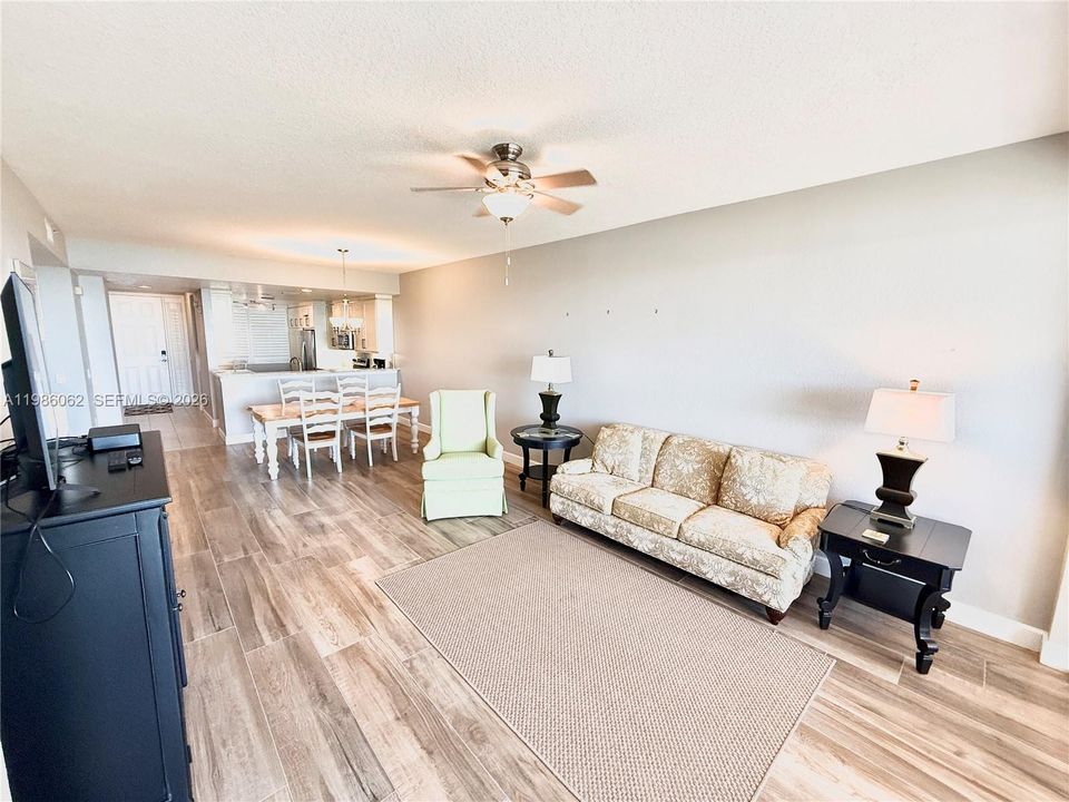 For Sale: $475,000 (2 beds, 2 baths, 1456 Square Feet)