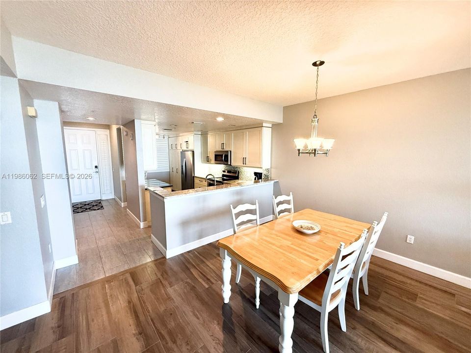 For Sale: $475,000 (2 beds, 2 baths, 1456 Square Feet)