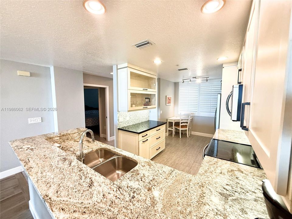 For Sale: $475,000 (2 beds, 2 baths, 1456 Square Feet)