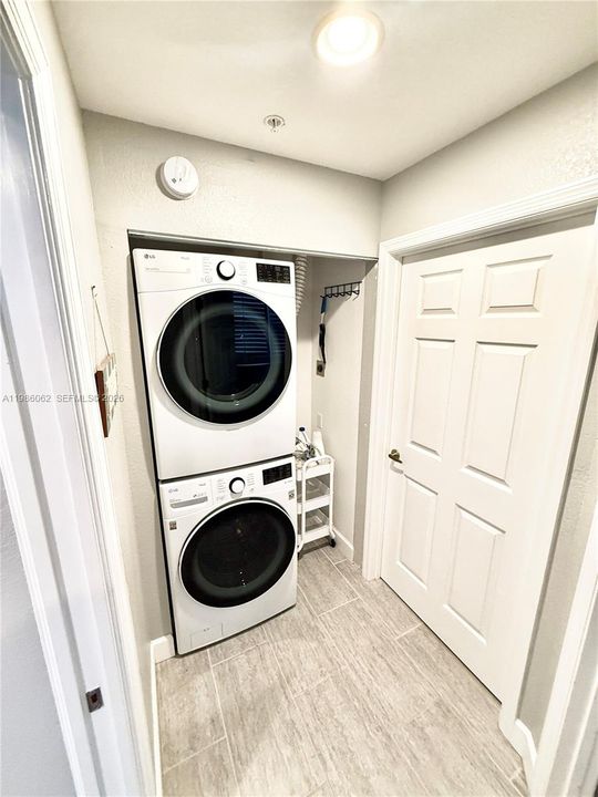 For Sale: $475,000 (2 beds, 2 baths, 1456 Square Feet)