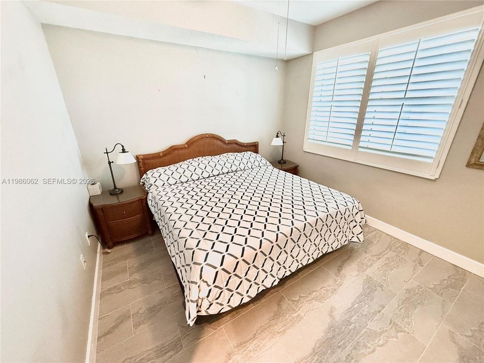 For Sale: $475,000 (2 beds, 2 baths, 1456 Square Feet)