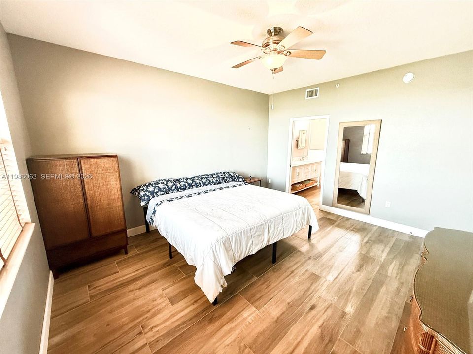 For Sale: $475,000 (2 beds, 2 baths, 1456 Square Feet)