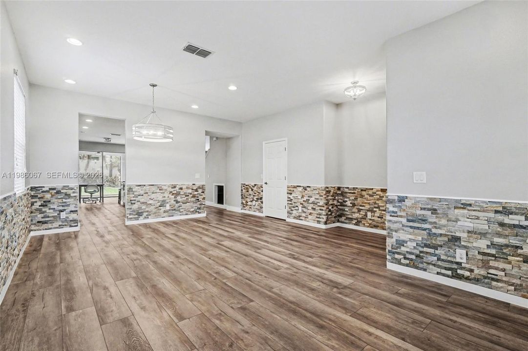 Recently Rented: $3,250 (5 beds, 3 baths, 3298 Square Feet)