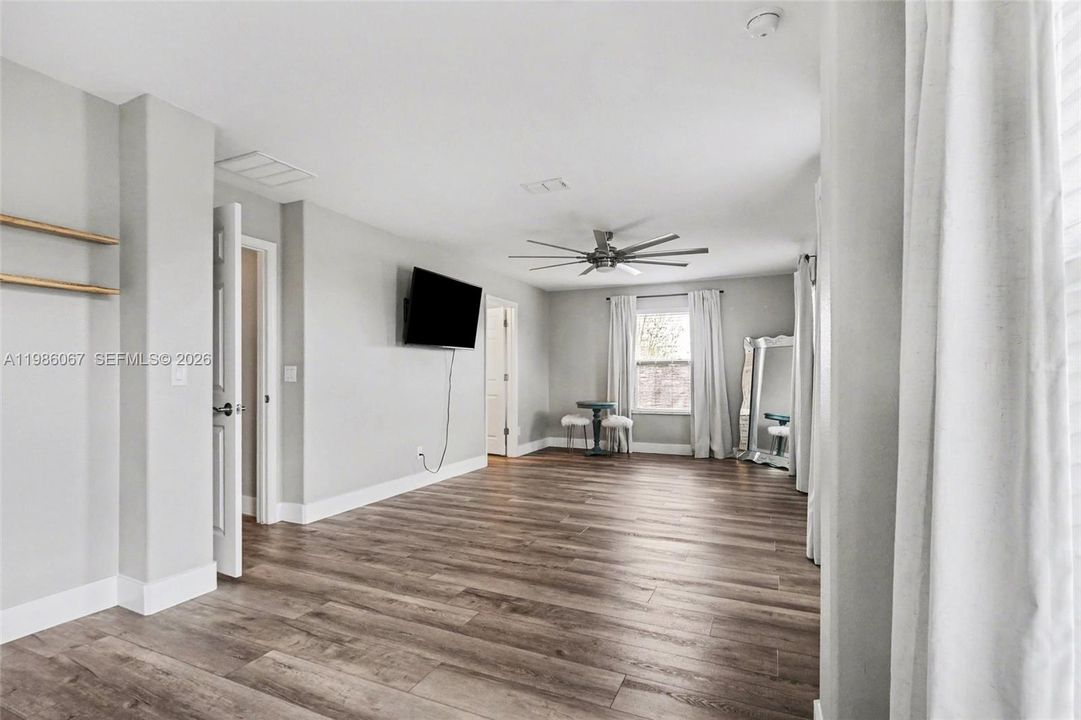 Recently Rented: $3,250 (5 beds, 3 baths, 3298 Square Feet)