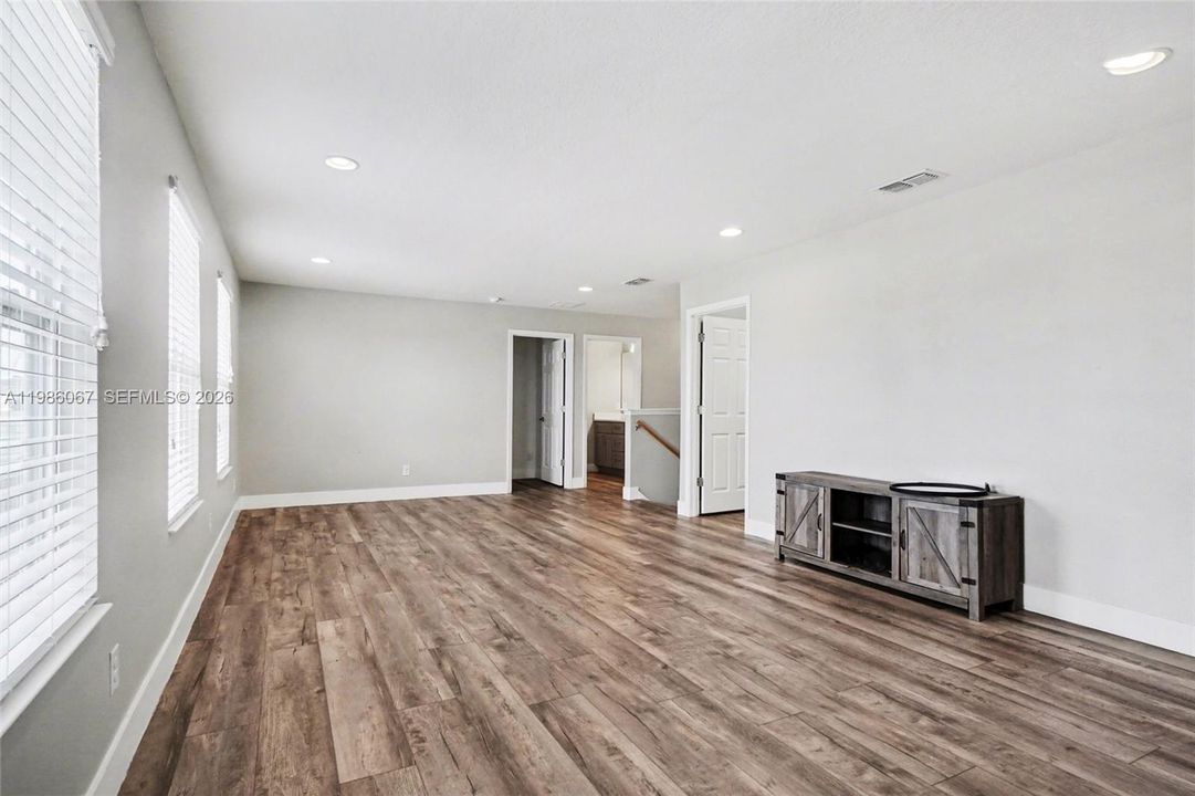 Recently Rented: $3,250 (5 beds, 3 baths, 3298 Square Feet)