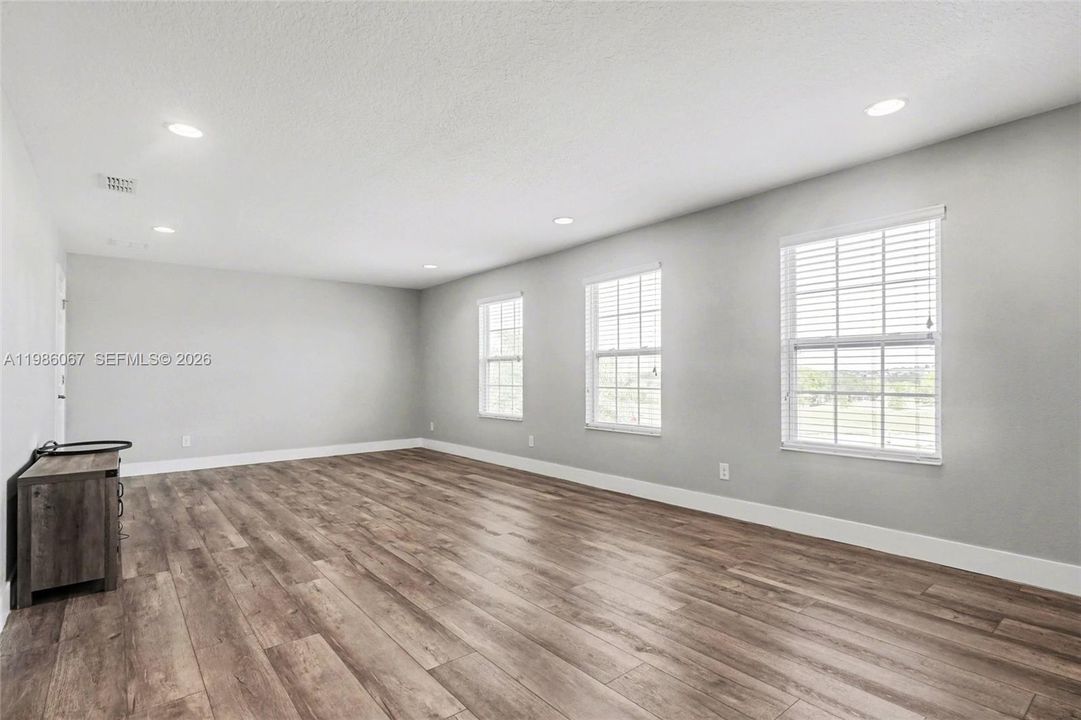 Recently Rented: $3,250 (5 beds, 3 baths, 3298 Square Feet)