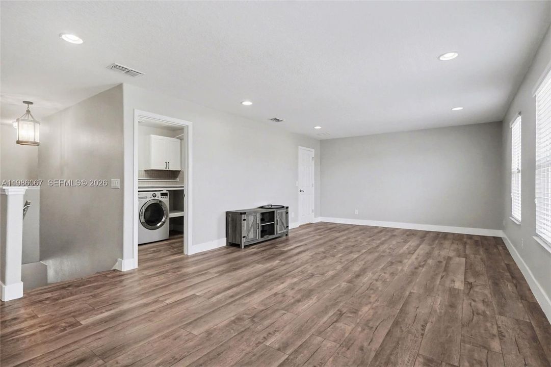 Recently Rented: $3,250 (5 beds, 3 baths, 3298 Square Feet)
