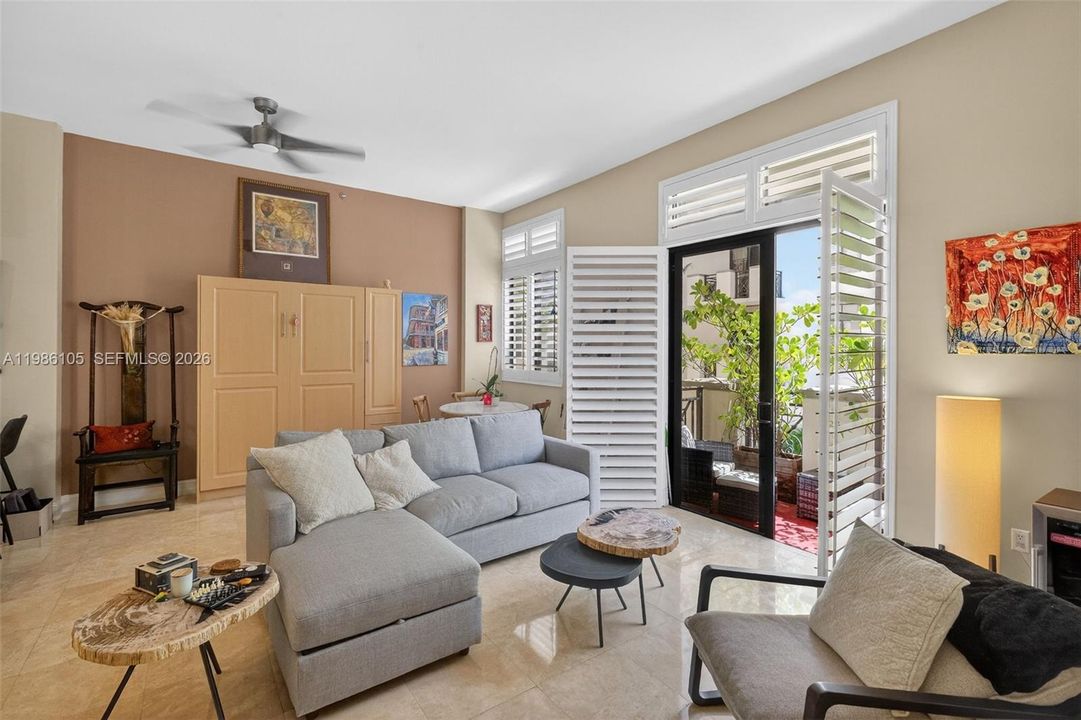 En Venta: $455,000 (1 camas, 1 baños, 882 Pies cuadrados)