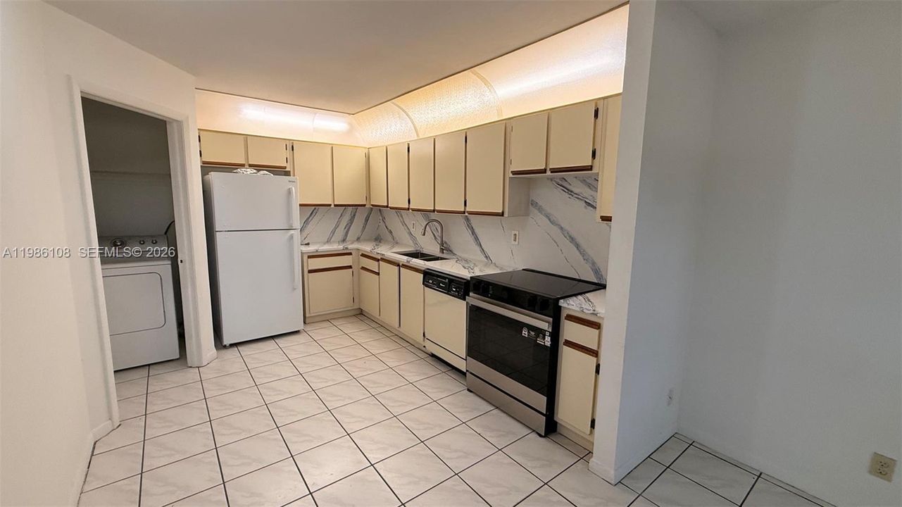 Active With Contract: $2,795 (3 beds, 2 baths, 1560 Square Feet)