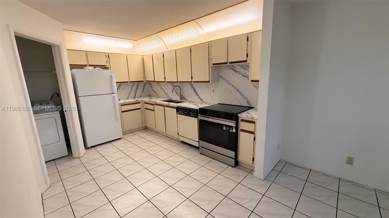 Active With Contract: $2,795 (3 beds, 2 baths, 1560 Square Feet)