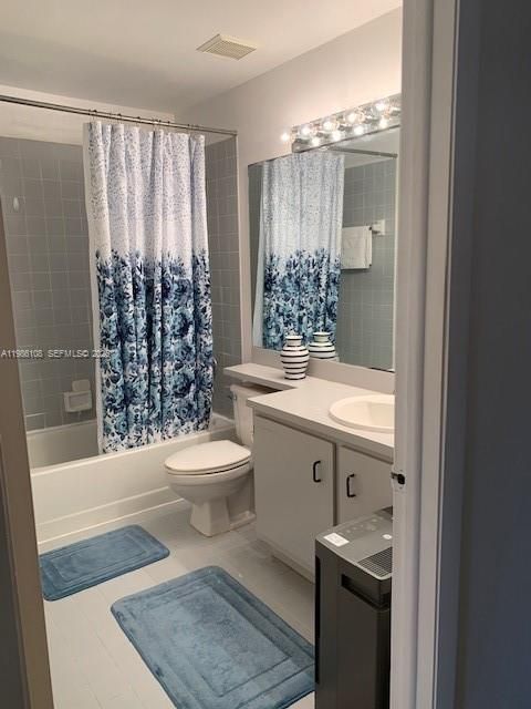 Active With Contract: $2,795 (3 beds, 2 baths, 1560 Square Feet)