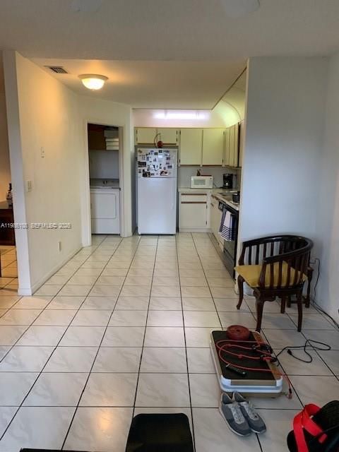 Active With Contract: $2,795 (3 beds, 2 baths, 1560 Square Feet)