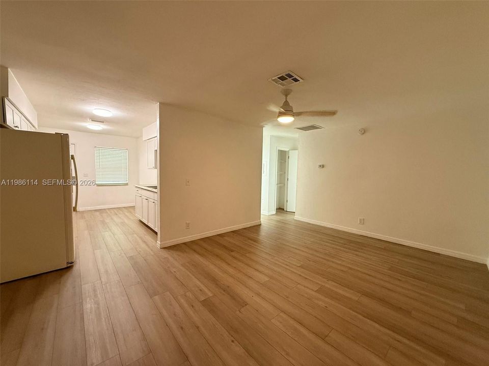 For Rent: $1,250 (2 beds, 1 baths, 650 Square Feet)