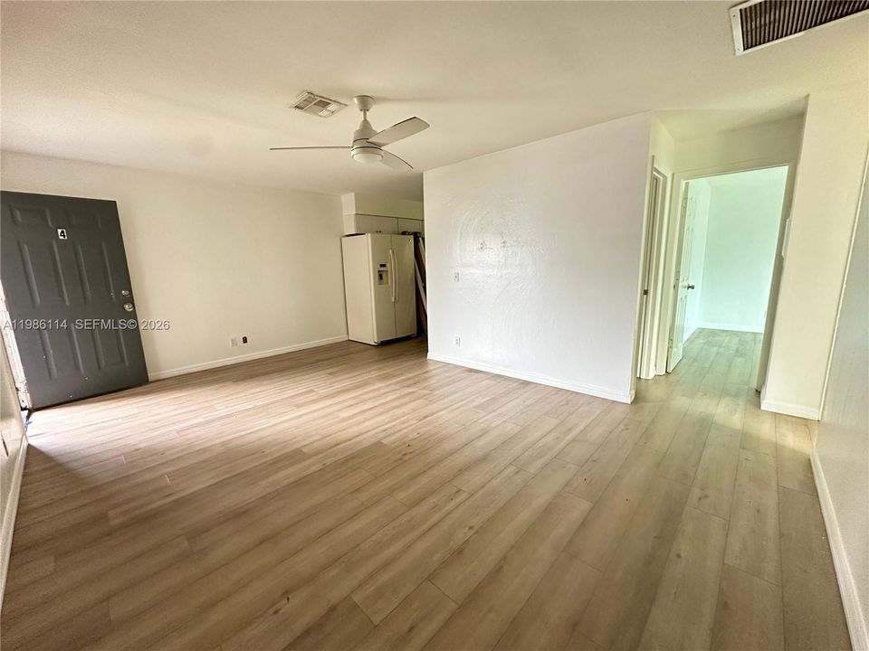 For Rent: $1,250 (2 beds, 1 baths, 650 Square Feet)
