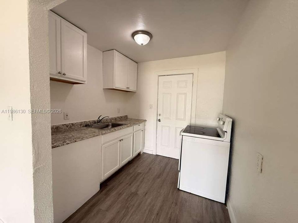 For Rent: $1,200 (2 beds, 1 baths, 650 Square Feet)