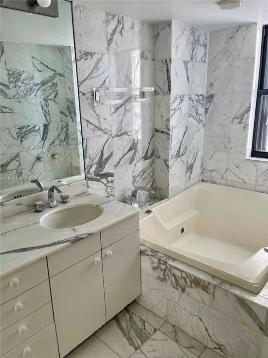 En Venta: $1,040,000 (3 camas, 2 baños, 1606 Pies cuadrados)