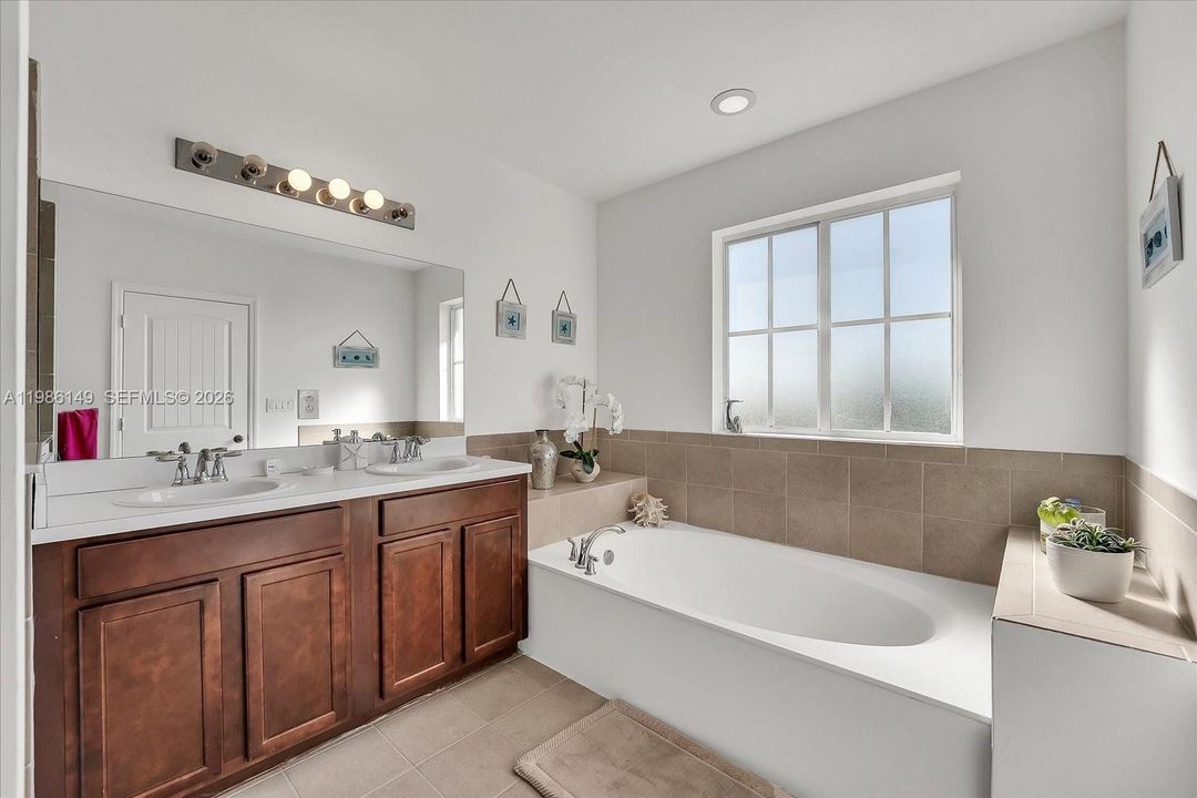 For Sale: $480,000 (4 beds, 3 baths, 2415 Square Feet)