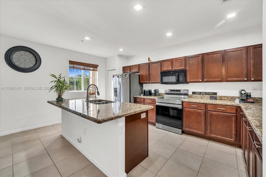For Sale: $480,000 (4 beds, 3 baths, 2415 Square Feet)