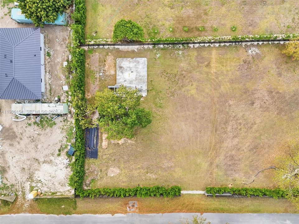 На продажу: $355,000 (26,400 кв.фт.)