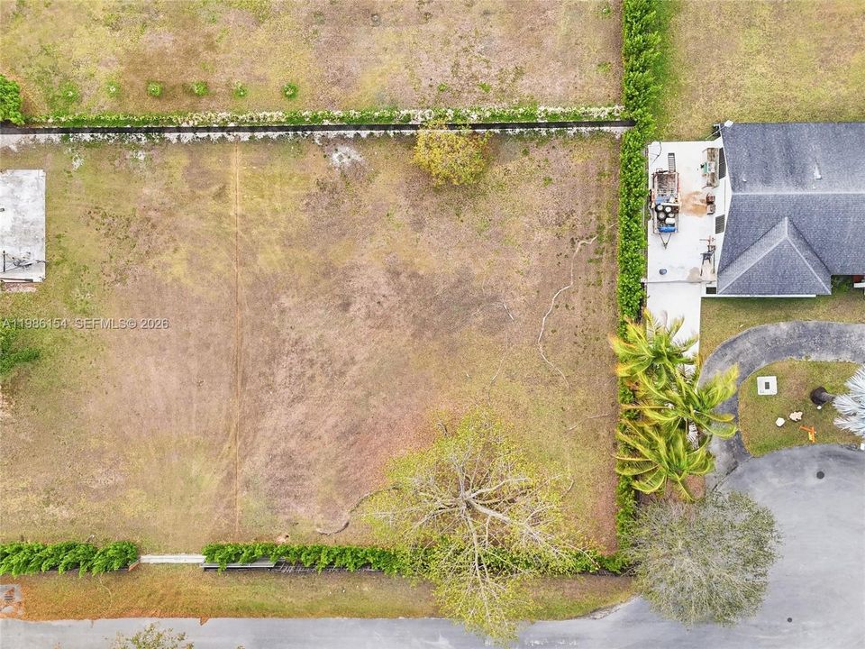 На продажу: $355,000 (26,400 кв.фт.)