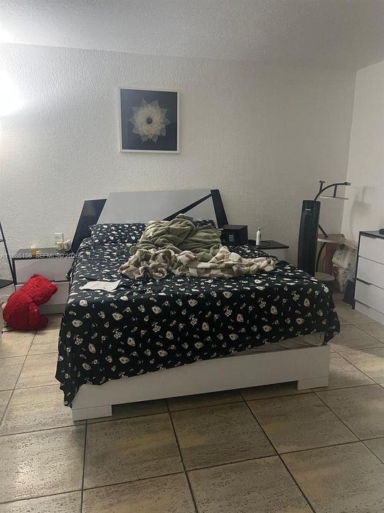 For Sale: $174,900 (1 beds, 1 baths, 558 Square Feet)