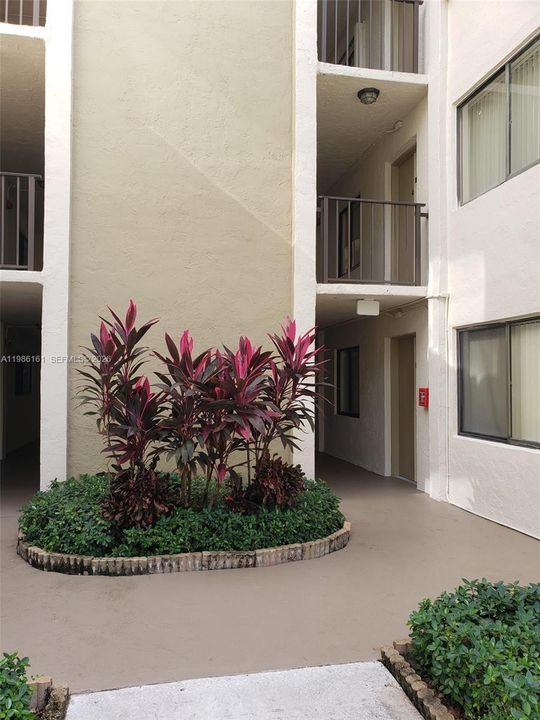 Active With Contract: $320,000 (3 beds, 2 baths, 1040 Square Feet)