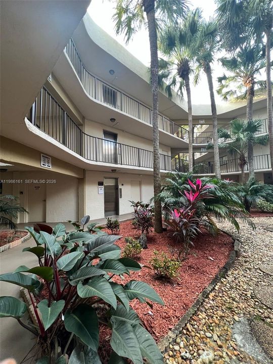 Active With Contract: $320,000 (3 beds, 2 baths, 1040 Square Feet)