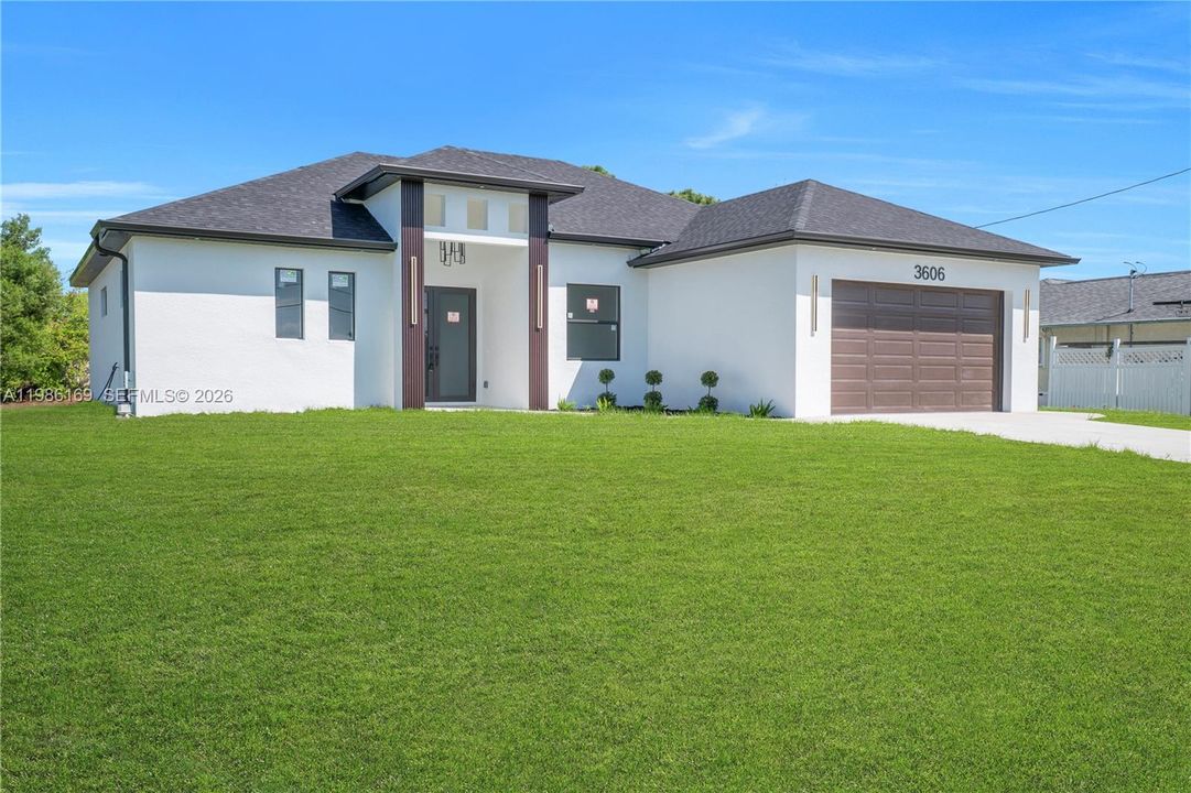 Activo con contrato: $365,000 (3 camas, 2 baños, 1702 Pies cuadrados)