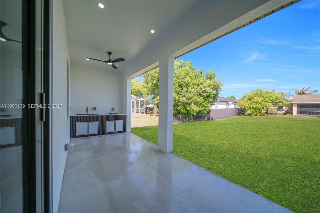 Activo con contrato: $365,000 (3 camas, 2 baños, 1702 Pies cuadrados)