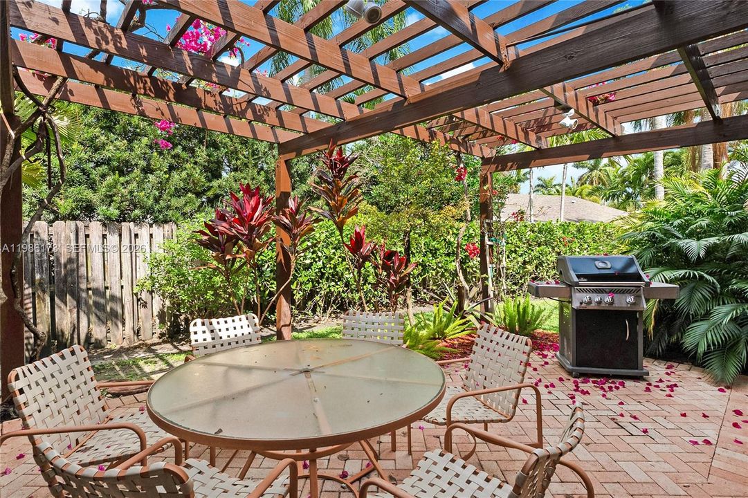 Activo con contrato: $1,549,000 (4 camas, 2 baños, 2811 Pies cuadrados)