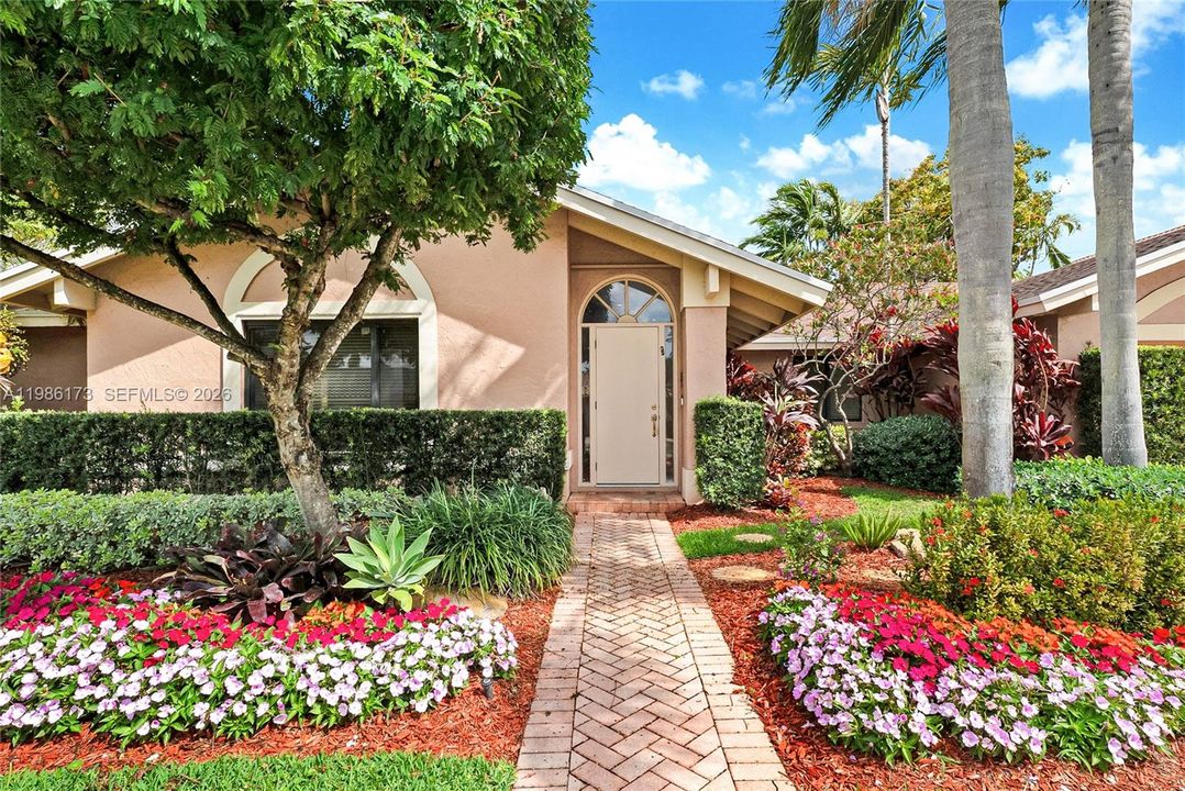 Activo con contrato: $1,549,000 (4 camas, 2 baños, 2811 Pies cuadrados)
