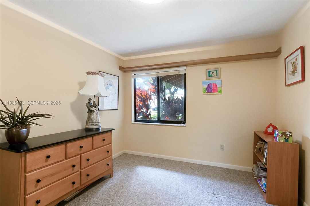 Activo con contrato: $1,549,000 (4 camas, 2 baños, 2811 Pies cuadrados)