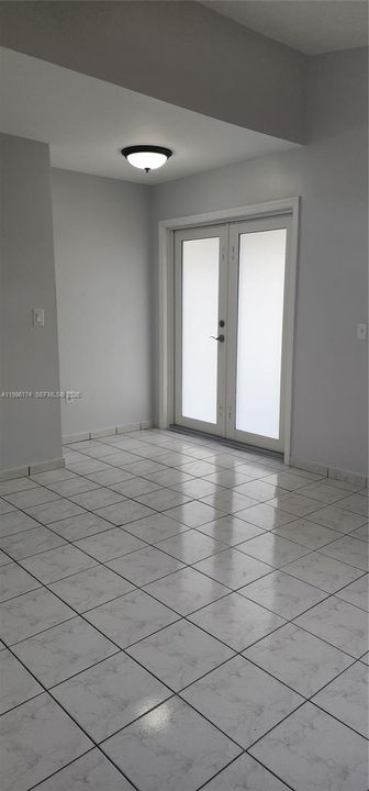 Под контрактом: $3,200 (3 спален, 2 ванн, 1260 Квадратных фут)