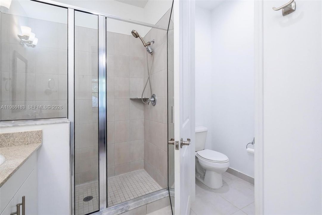 Activo con contrato: $3,800 (4 camas, 2 baños, 1865 Pies cuadrados)