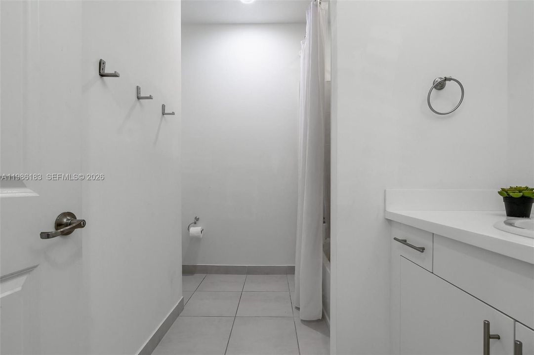 Activo con contrato: $3,800 (4 camas, 2 baños, 1865 Pies cuadrados)