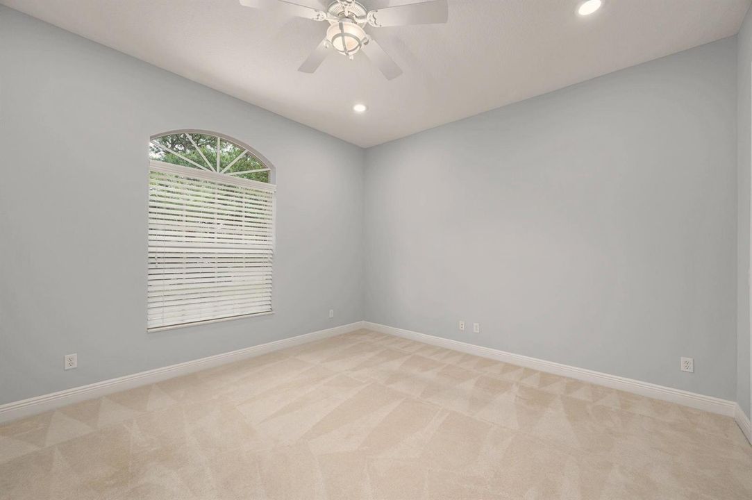 Bedroom2/ Office