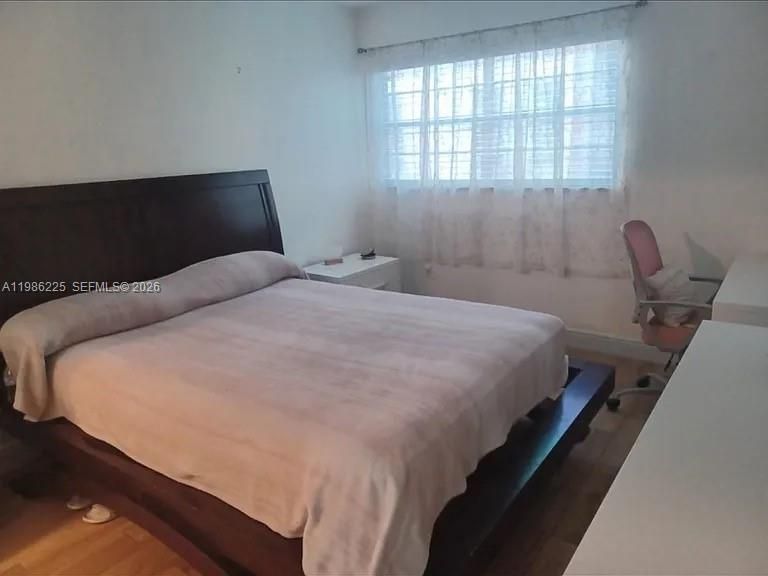 На продажу: $230,000 (2 спален, 1 ванн, 760 Квадратных фут)