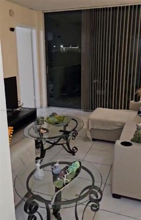 Activo con contrato: $250,000 (2 camas, 2 baños, 910 Pies cuadrados)