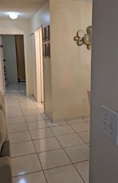 Activo con contrato: $250,000 (2 camas, 2 baños, 910 Pies cuadrados)