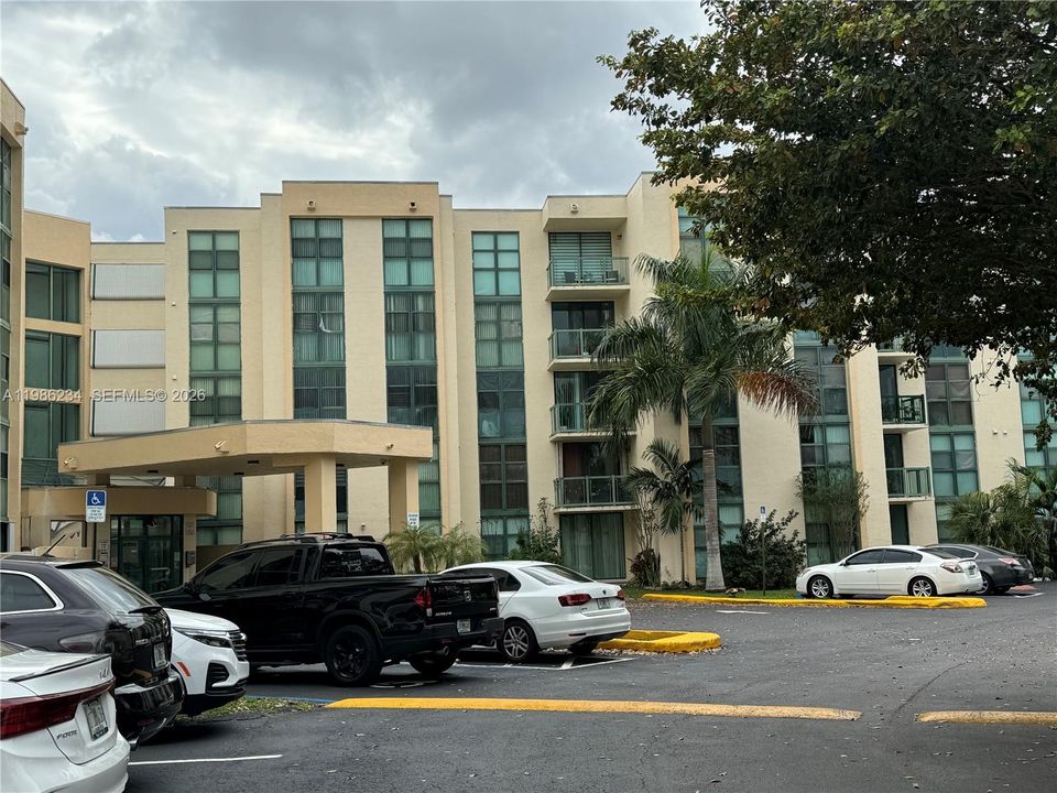 Activo con contrato: $250,000 (2 camas, 2 baños, 910 Pies cuadrados)