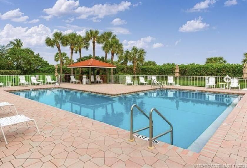 Heated pool and Jacuzzi