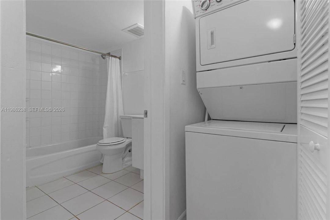 En Venta: $385,000 (2 camas, 2 baños, 1067 Pies cuadrados)