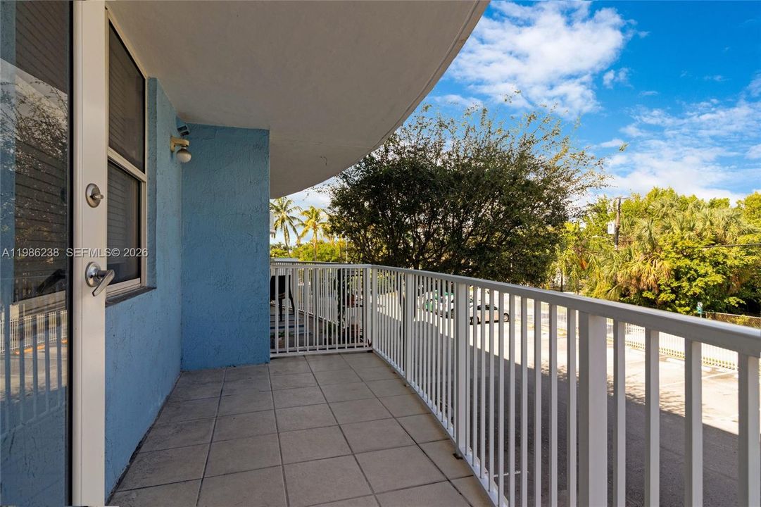 En Venta: $385,000 (2 camas, 2 baños, 1067 Pies cuadrados)