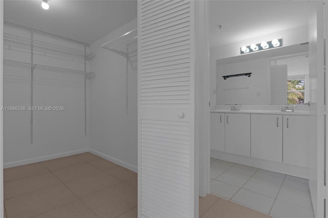 En Venta: $385,000 (2 camas, 2 baños, 1067 Pies cuadrados)