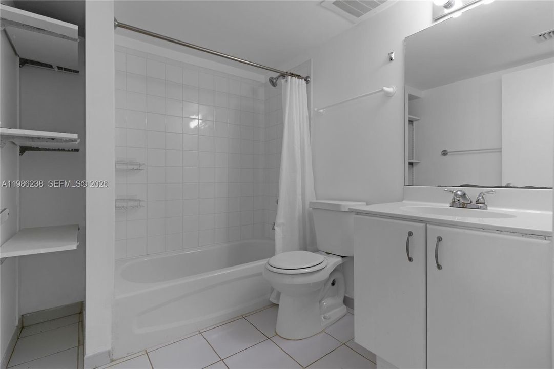 En Venta: $385,000 (2 camas, 2 baños, 1067 Pies cuadrados)