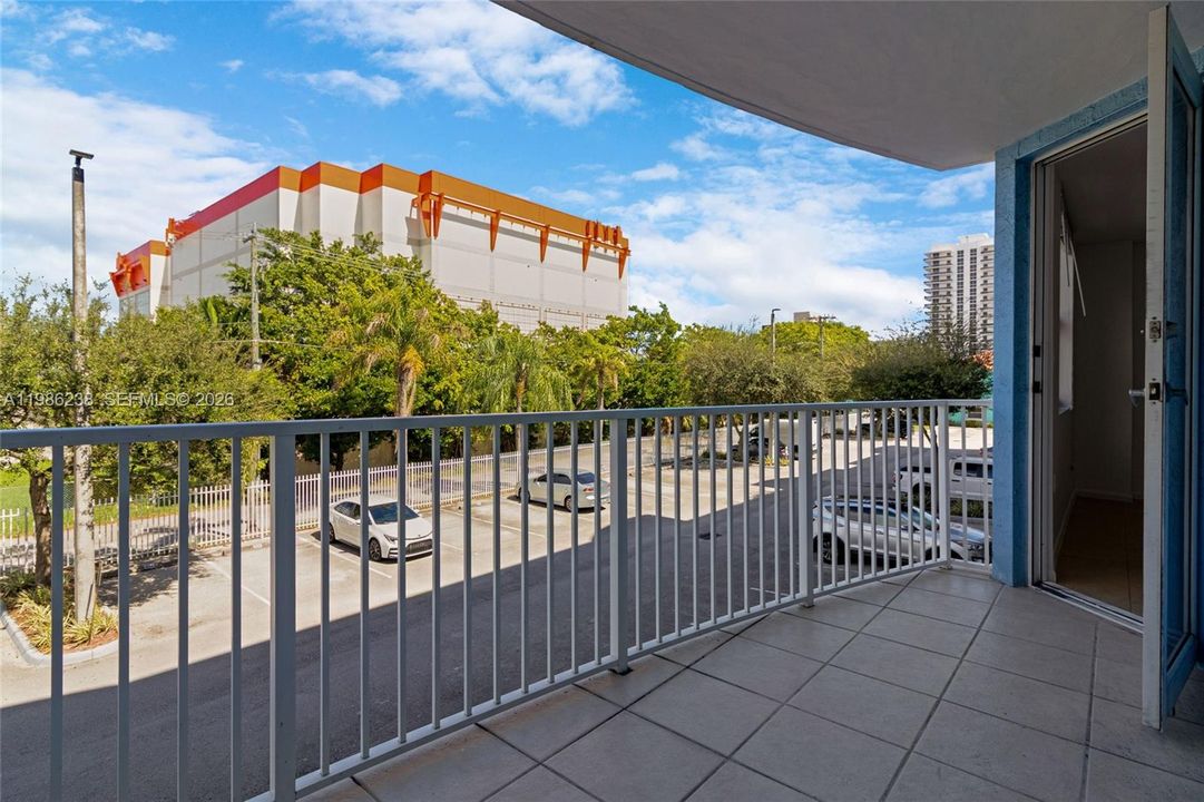 En Venta: $385,000 (2 camas, 2 baños, 1067 Pies cuadrados)