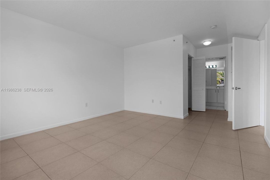 En Venta: $385,000 (2 camas, 2 baños, 1067 Pies cuadrados)